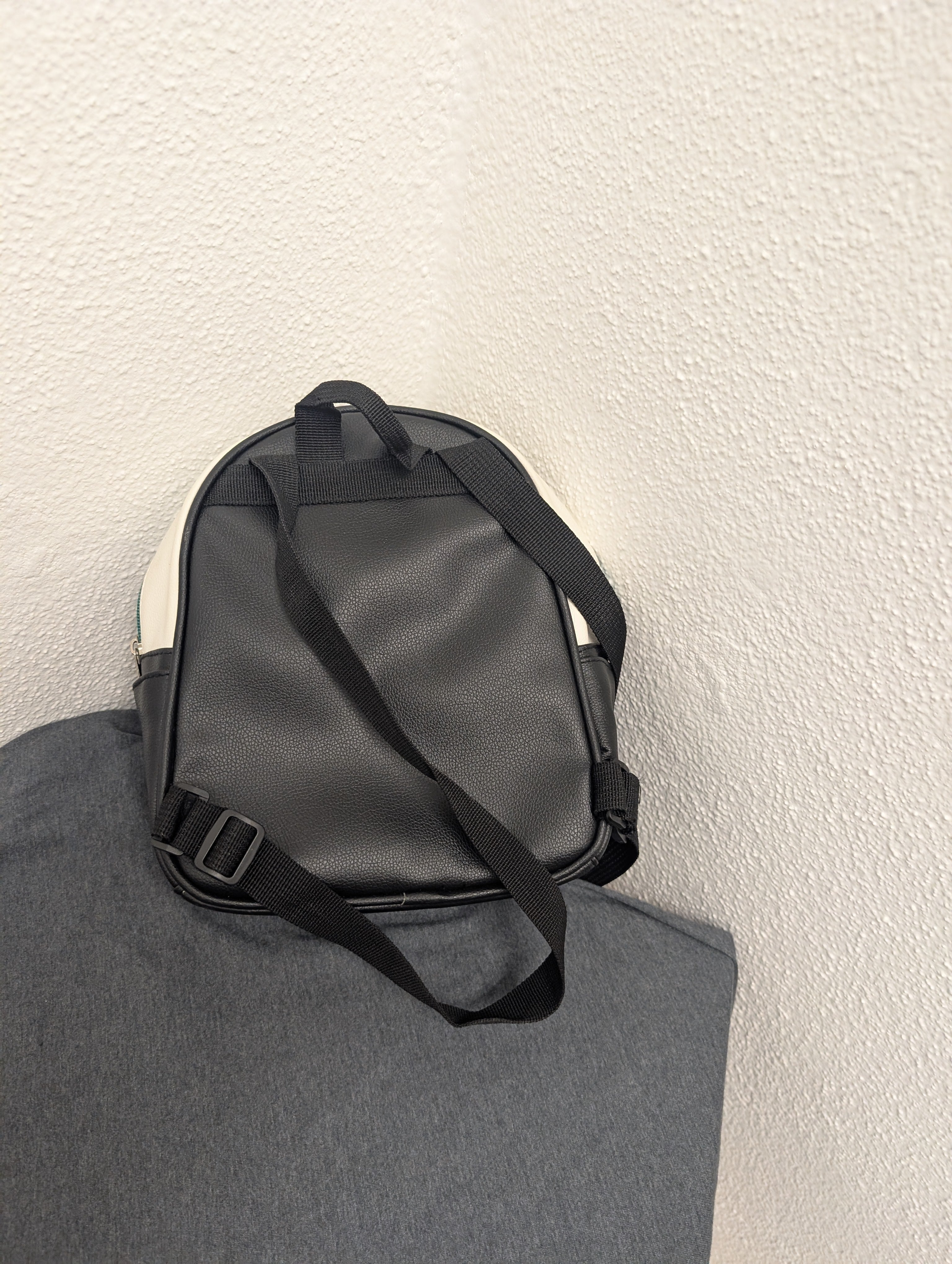 STRANGER THINGS  Hawkins High School Mini Backpack Netflix NEW WITHOUT TAGS